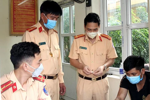 Kiểm tra vi phạm giao thông “lòi” ra ma tuý