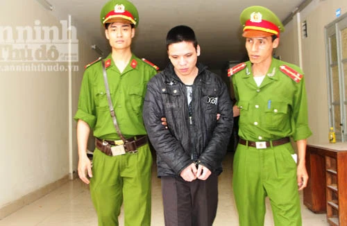 Dùng búa đinh sát hại bà bầu, cướp tài sản