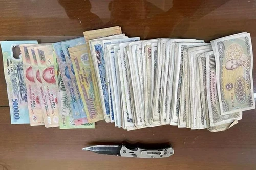 Đột nhập đình, vô hiệu hoá camera an ninh trộm cắp tiền công đức