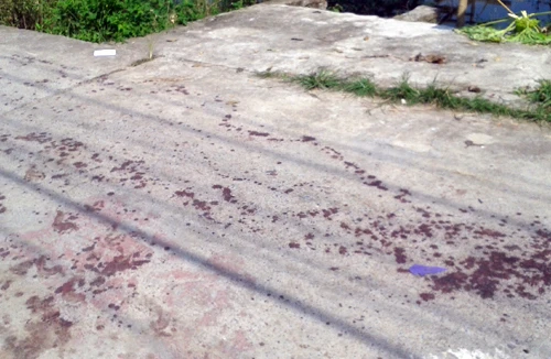 Xin tiền ăn chơi không được, chồng cầm phớ truy sát vợ tử vong