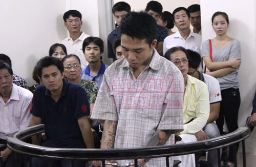 Cận mặt kẻ vung dao, đâm bụng bà bầu sắp sinh