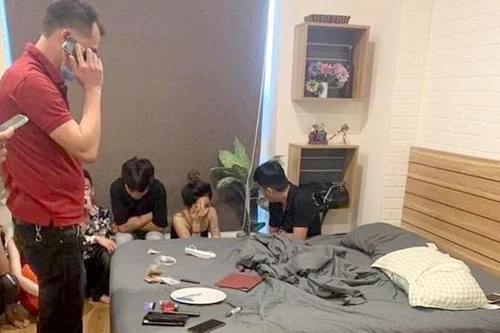 Bắt quả tang 8 đối tượng nghi sử dụng trái phép chất ma túy tại căn hộ chung cư cao cấp