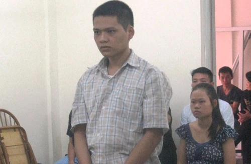 Dùng súng nhựa, mìn giả đi cướp tiệm vàng