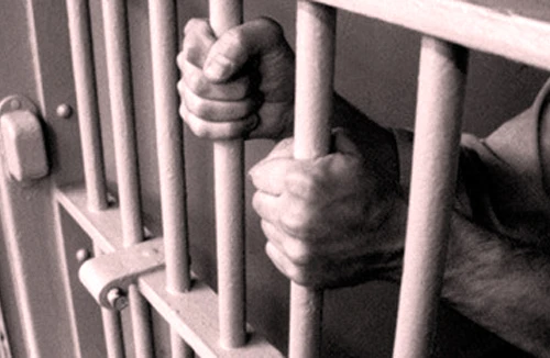 Con đường quay lại song sắt trại giam của đôi vợ chồng hờ cùng mắc HIV/AIDS