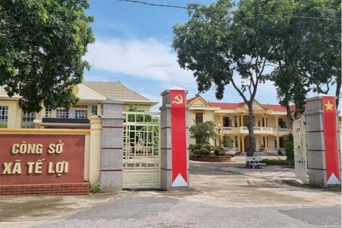 Bốn cán bộ xã đánh bài tại nơi công sở bị cách hết chức vụ trong Đảng