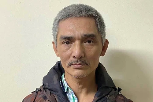 Lượn lờ quanh quán cà phê trộm cắp điện thoại iPhone8