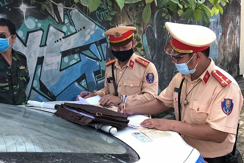 Hà Nội: “Trảm” xe quá tải trên Quốc lộ 6 và đường Hồ Chí Minh