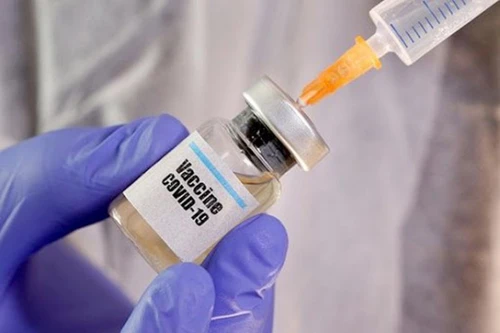 Hà Nội: Buộc thôi việc nữ công chức phường vụ 'bồi dưỡng' để tiêm vaccine 'thần tốc'