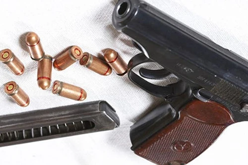 Bắt quả đối tượng mua súng quân dụng từ Trung Quốc về bán 