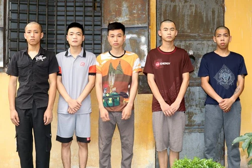 Bắt giữ nhóm tổ chức sử dụng trái phép chất ma túy tại quán karaoke DUBAI