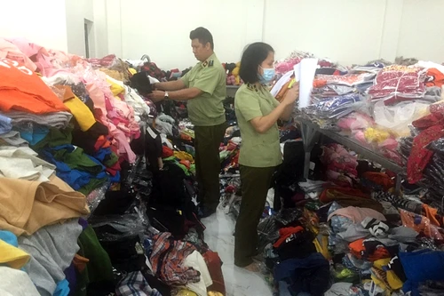 Phát hiện hàng nghìn sản phẩm giả thương hiệu Adidas, Louis vuitton… 