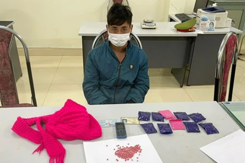 Vận chuyển trái phép gần 2.000 viên ma túy tổng hợp đi giao dịch bị Công an 'tóm sống'