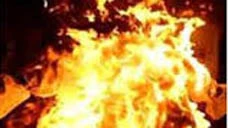 Nghi vợ ngoại tình, mang xăng phóng hỏa giết "tình địch"