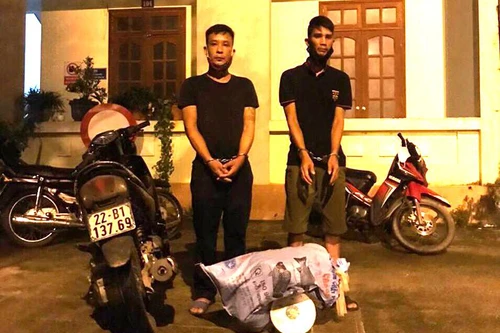 Vừa trộm cắp 8 con gà gặp ngay Cảnh sát cơ động