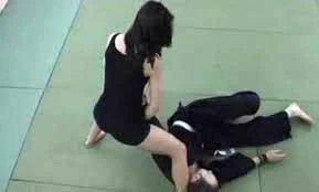 Đâm chồng lòi ruột vì ghen tuông