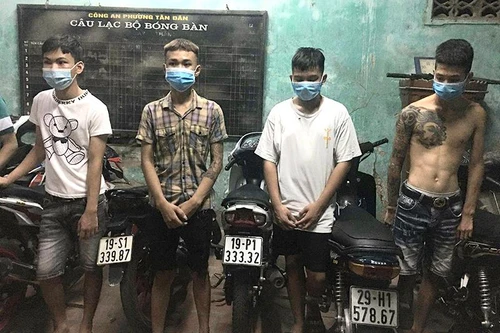Phú Thọ: Phát hiện bắt giữ gần chục thanh thiếu niên lạng lách, đánh võng ‘bốc đầu’ xe máy