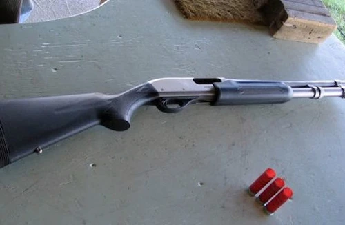 Xách súng "dằn mặt" bạn chát "chém gió" trên facebook