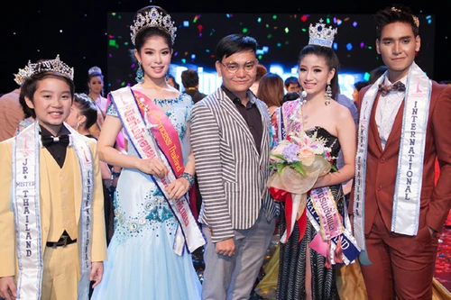 Stylist Trịnh Tú Trung làm giám khảo cuộc thi nhan sắc lớn tại Thái Lan