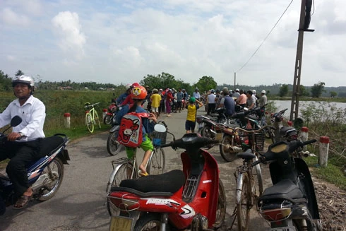 Quảng Ngãi: Phát hiện thi thể người bán vé số ở ven đường