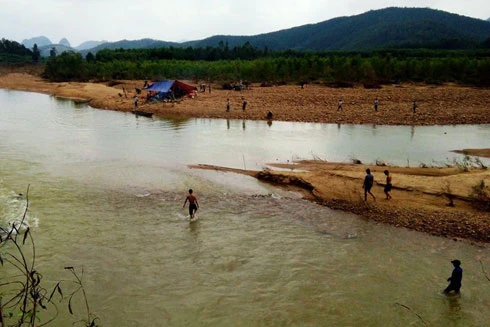 Quảng Bình: Tìm thấy thi thể nam thanh niên bị lũ cuốn trôi 