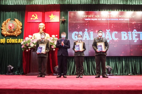  Lan tỏa những tấm gương Công an nhân dân quả cảm, bình dị trên tuyến đầu chống dịch Covid-19 