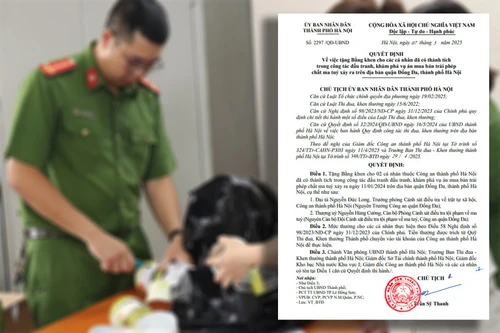 Chủ tịch UBND TP Hà Nội tặng bằng khen 2 cá nhân thuộc Công an Thủ đô 