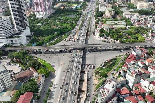 Nhìn từ flycam hai cầu vượt thép trăm tỷ ở nút Mai Dịch đang có nguy cơ chậm tiến độ 