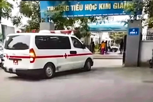 Thông tin ban đầu về 56 học sinh trường Tiểu học Kim Giang bị đau bụng, buồn nôn sau chuyến tham quan