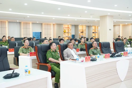 Chủ tịch Hà Nội biểu dương nỗ lực không mệt mỏi của Công an Thủ đô trong bảo vệ sự kiện A80