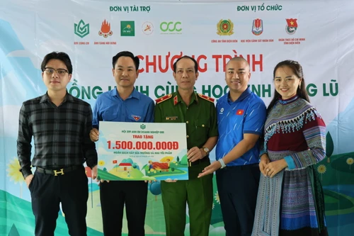 Học viện Cảnh sát nhân dân đồng hành với học sinh vùng lũ tỉnh Điện Biên