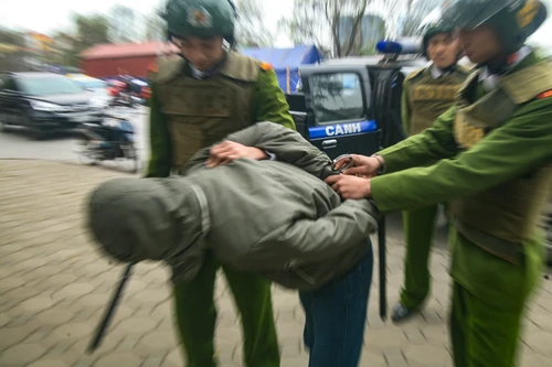 Chủ tịch Hà Nội tặng bằng khen 7 cá nhân thuộc CATP