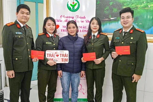 Thanh niên Công an Hà Nội kịp thời hiến máu giúp người dân được mổ cấp cứu 