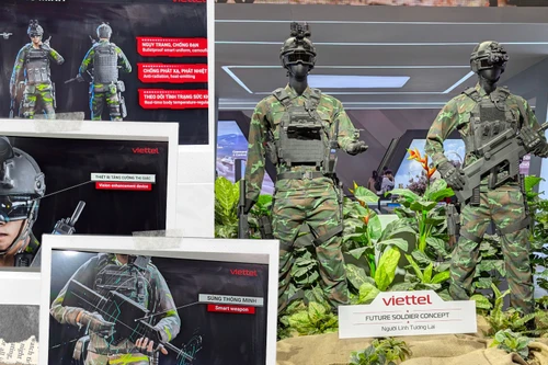 Cận cảnh bộ trang bị "Người lính tương lai" siêu khủng của QĐND Việt Nam tại Triển lãm Quốc phòng Quốc tế 2024