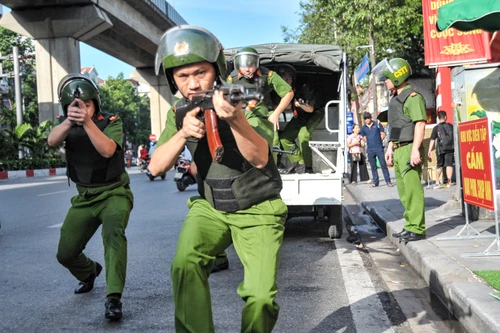 Chủ tịch UBND TP Hà Nội tặng bằng khen 3 cá nhân thuộc Công an Thủ đô