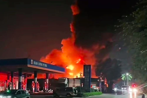 Chủ tịch Hà Nội chỉ đạo làm rõ thông tin hỏa hoạn "rình rập" cây xăng