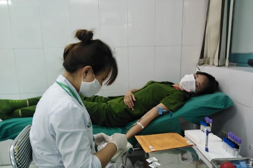 Thanh niên Công an Thủ đô hiến máu khẩn cấp giúp bệnh nhân khó khăn qua cơn nguy kịch
