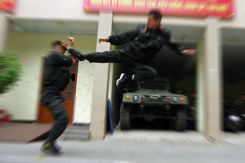 Chủ tịch Hà Nội tặng bằng khen 5 cá nhân thuộc Công an Thủ đô