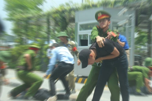 Chủ tịch Hà Nội tặng Bằng khen 8 cá nhân thuộc CATP