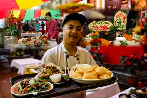 Xem cuộc thi nấu cỗ độc đáo ở phố ẩm thực ngon nức tiếng ở Hà Nội