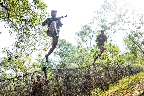 Tận mắt xem quá trình khổ luyện của bộ đội đặc công "mình đồng, da sắt"