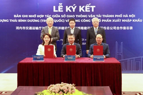 Hà Nội ký kết hợp tác nghiên cứu đầu tư cầu Tứ Liên và tuyến đường sắt đô thị số 5