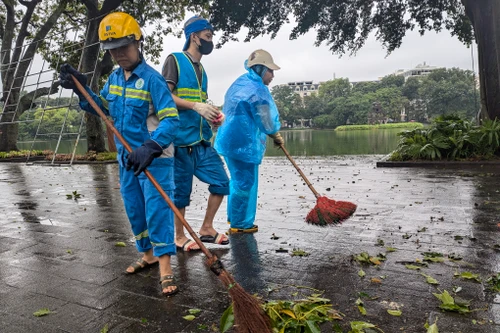 Hà Nội bắt đầu tổng vệ sinh, khắc phục hậu quả bão số 3 trong hai ngày 