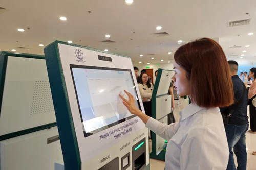 Hà Nội yêu cầu xã, phường tiếp nhận tối thiểu 60% hồ sơ thủ tục hành chính trực tuyến