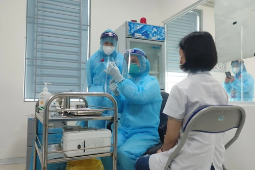 Chuyên gia nói về tác dụng phụ khi tiêm vaccine Covid-19