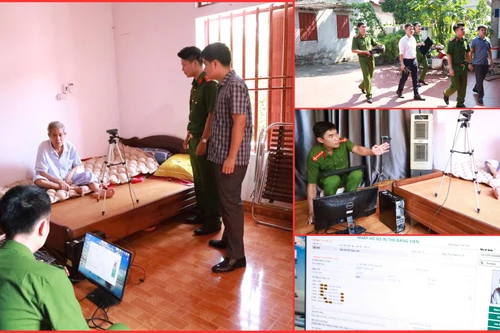 Công an xã đảo ở Hà Nội đến nhà thu nhận dữ liệu cấp đổi thẻ cho đảng viên cao tuổi