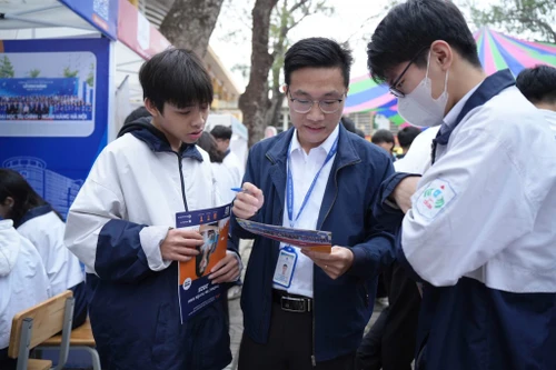 “Gỡ rối” nhiều thắc mắc trong tuyển sinh đại học năm 2025