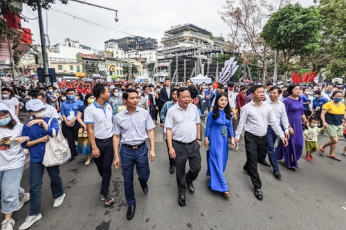 Xem Festival Thanh niên Đông Nam Á chào SEA Games 31 "đốt nóng" không khí phố đi bộ hồ Gươm