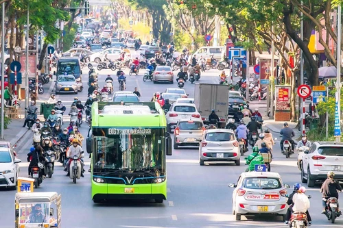 Hà Nội sẽ thí điểm 5 tuyến xe buýt điện trong năm 2025