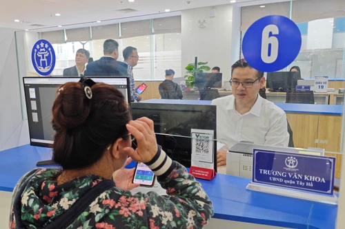 Hà Nội cắt giảm ít nhất 60% thời gian với thủ tục hành chính nội bộ thuộc nhóm "làn xanh"