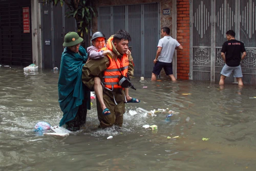 Hà Nội yêu cầu kiểm tra an toàn các chung cư cũ sau bão số 3